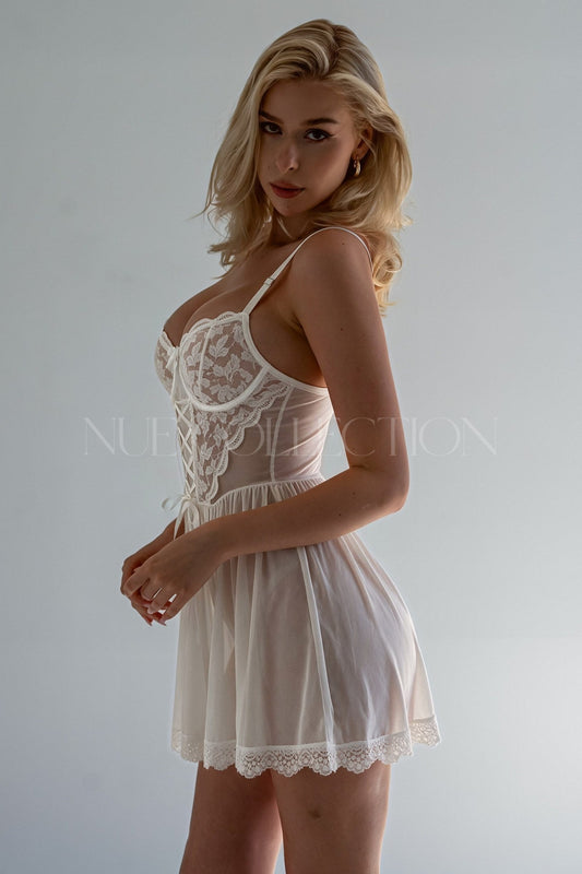 Nue Collection Lumi beyaz dantel göğüslü likralı gecelik – önden görünüm 2