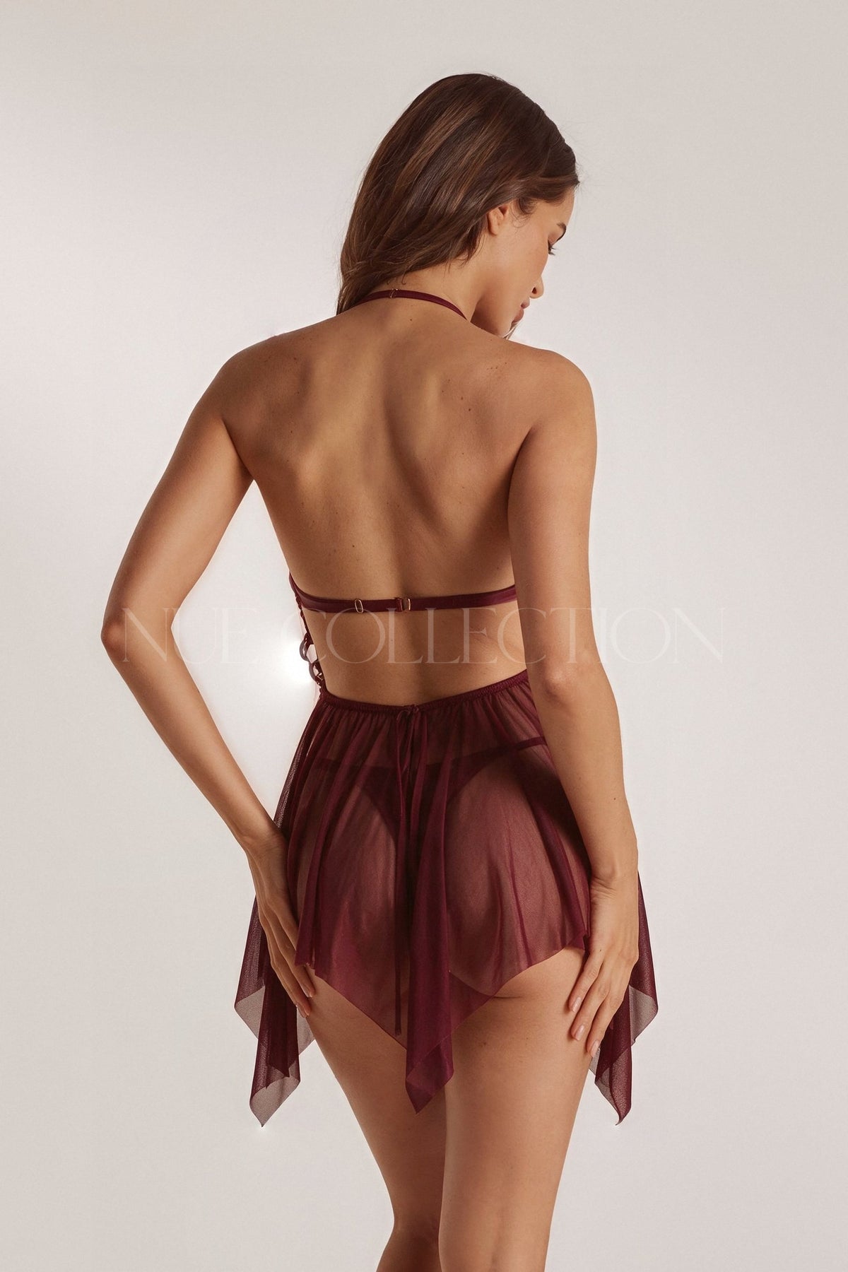 Nue Collection Soleil bordo halter önü açık asimetrik babydoll – arkadan görünüm