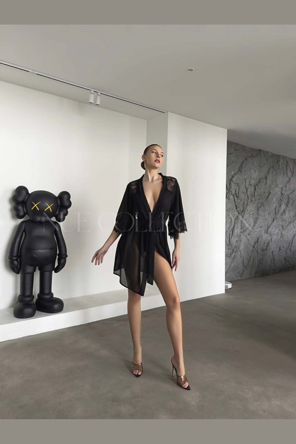 Nue Collection Yume siyah dantel kollu tül kimono sabahlık – önden görünüm 3